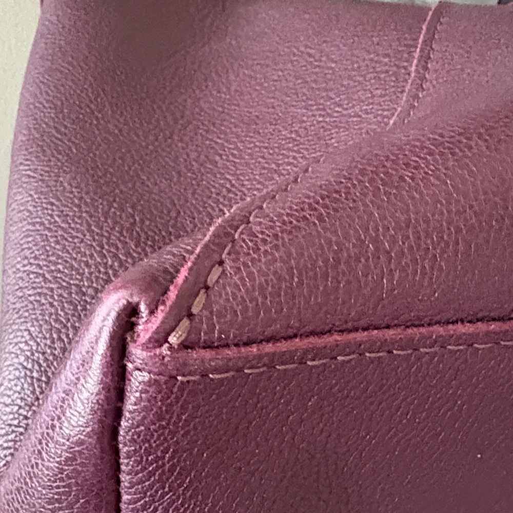 Portland Leather Goods Naomi Shoulder Bag in plum large - Picture 9 of 11